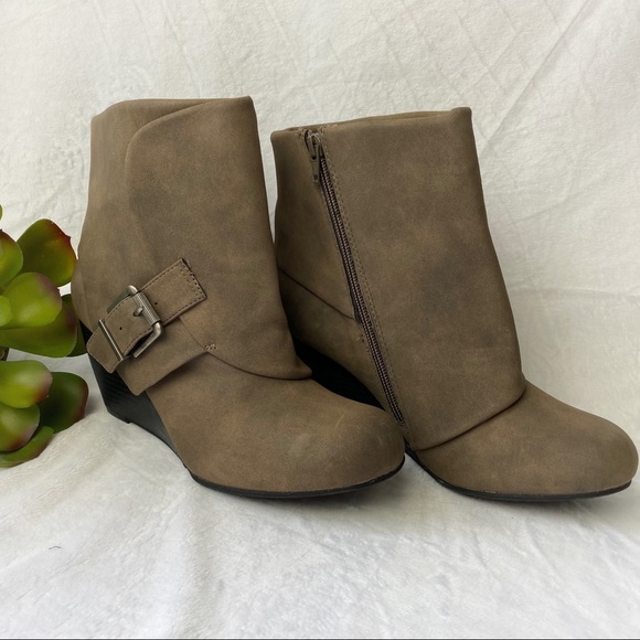 NWOB American Rag ‘Acoreene’ Cuffed Wedge Bootie - Picture 4 of 11